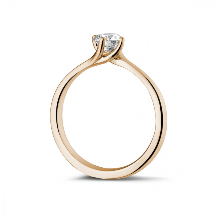 Anello con diamante solitario da 0,50 carati in oro rosso