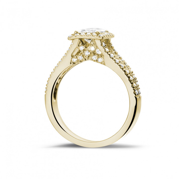 Anello solitario da 1,50 carati in oro giallo con diamante princess e diamanti laterali