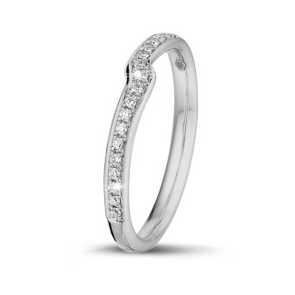 Anello eternity con diamanti curvi da 0,20 carati (mezzo giro) in platino