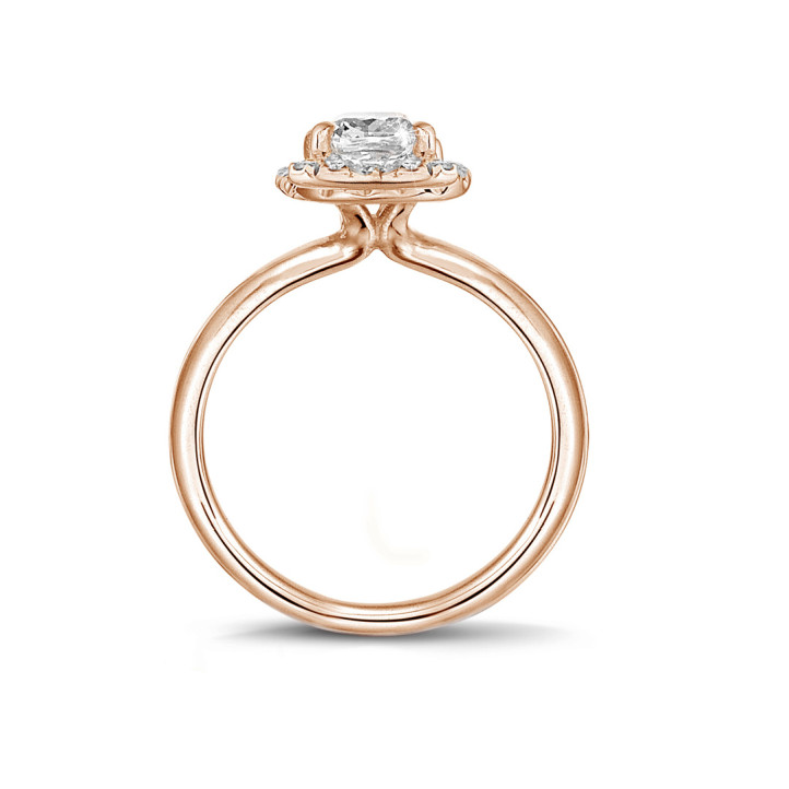 Anello solitario halo da 0,70 carati con diamante cushion in oro rosso con diamanti rotondi