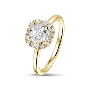 Anello solitario con halo da 1,20 carati con diamante cushion in oro giallo con diamanti rotondi