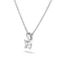 Pendente solitario da 1,00 carati in oro bianco con diamante princess di eccezionale qualità (D-IF-EX-Nessuna fluorescenza-Certificato GIA)