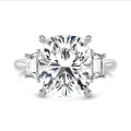 Anello trilogy su misura con diamante taglio cuscino