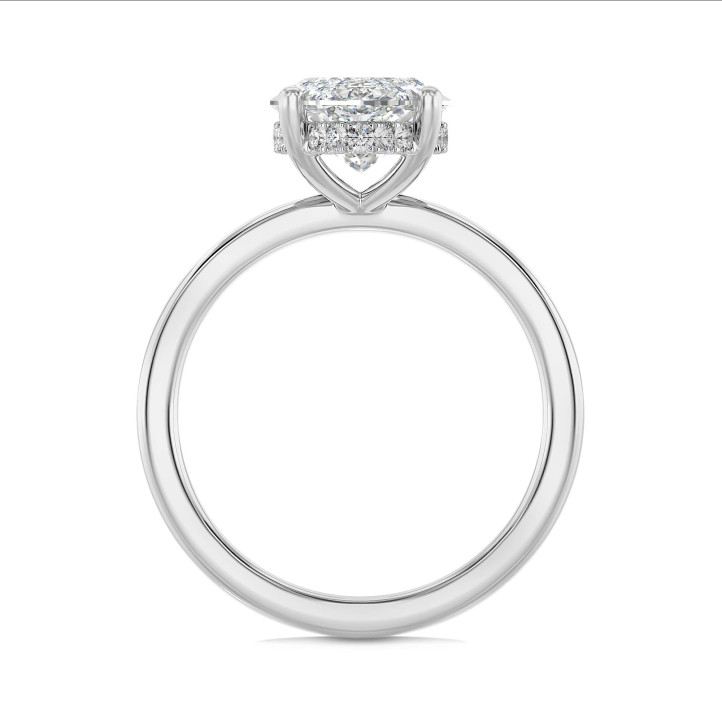 Anello solitario su misura con diamante taglio marquise