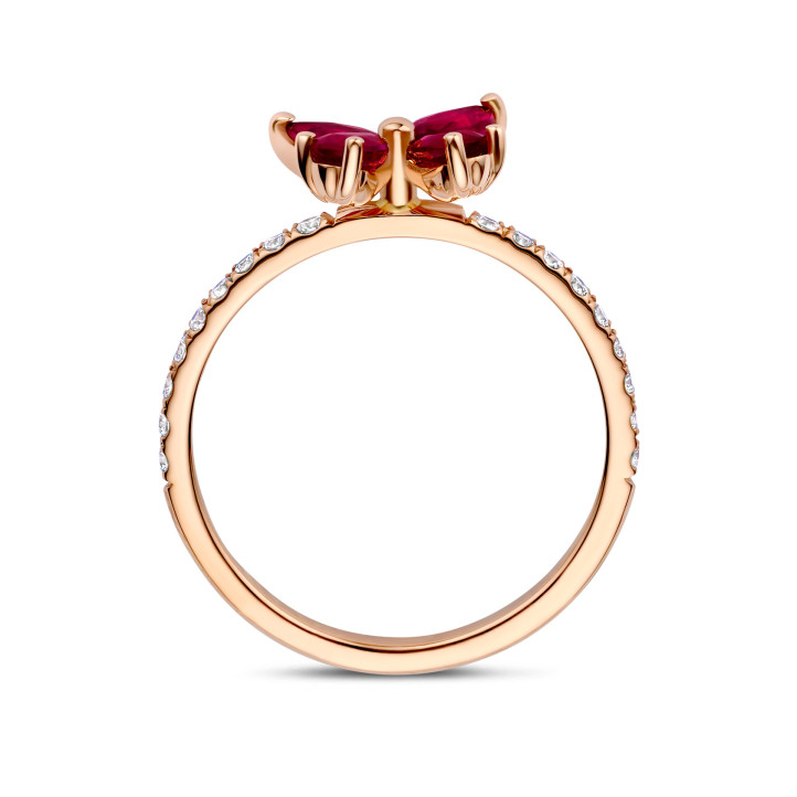 Anello a farfalla con ali in rubini taglio marquise e pera