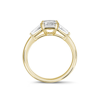 Anelli - Anello trilogy da 1,00 carati in oro giallo con diamante princess e baguette affusolate