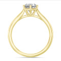 Anello solitario con diamante da 1,00 carati in oro giallo