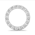 Anello eternity con diamanti da 3,40 carati in oro bianco