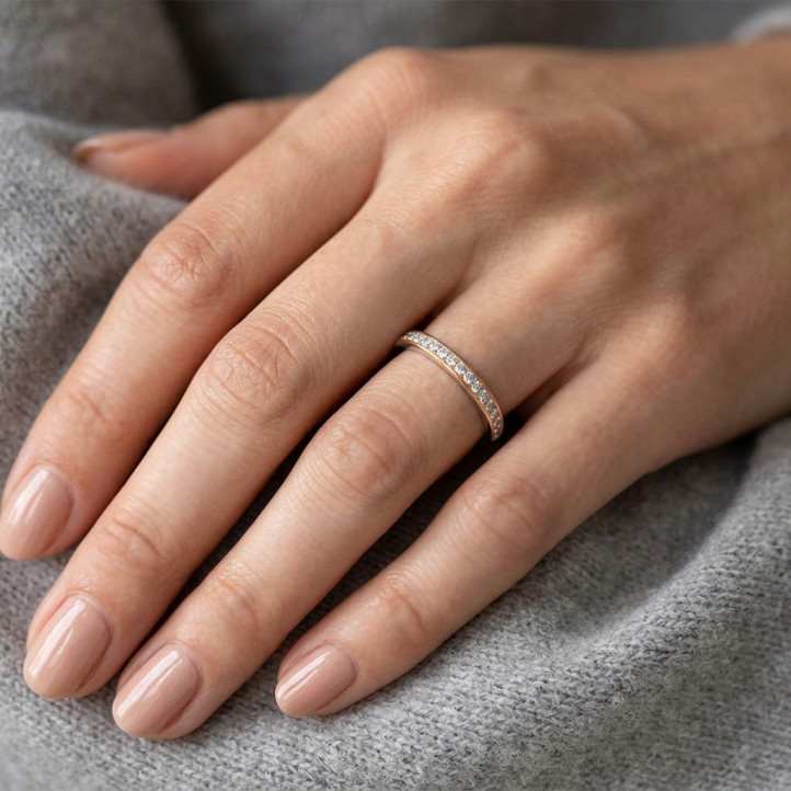 Anello eternity con diamanti da 0,30 carati (mezzo giro) in oro rosso