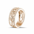 Anello eternity floreale largo 0,35 carati in oro rosso con piccoli diamanti rotondi