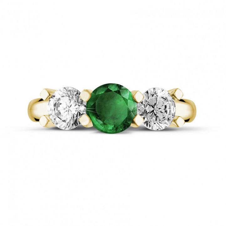 Anello trilogy in oro giallo con smeraldo centrale e 2 diamanti rotondi