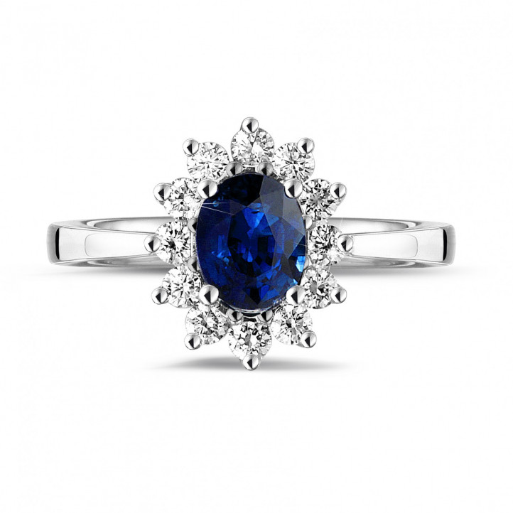 Anello Entourage in platino con zaffiro ovale e diamanti rotondi