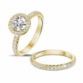 Anello solitario con halo da 0,70 carati in oro giallo con diamanti rotondi