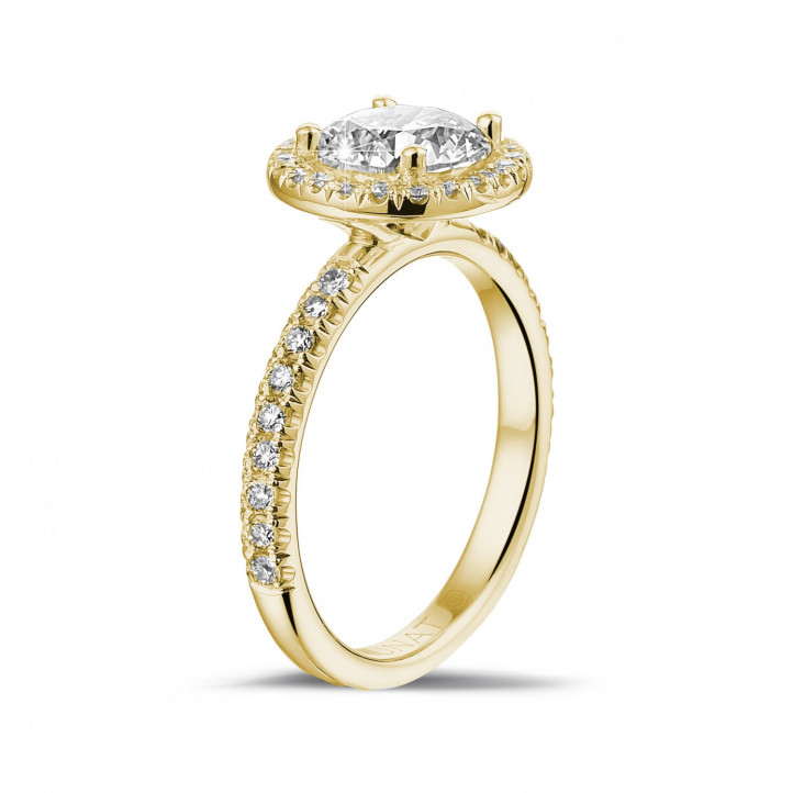 Anello solitario con halo da 1,50 carati in oro giallo con diamanti rotondi