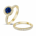 Anello solitario Halo in oro giallo con zaffiro rotondo e piccoli diamanti