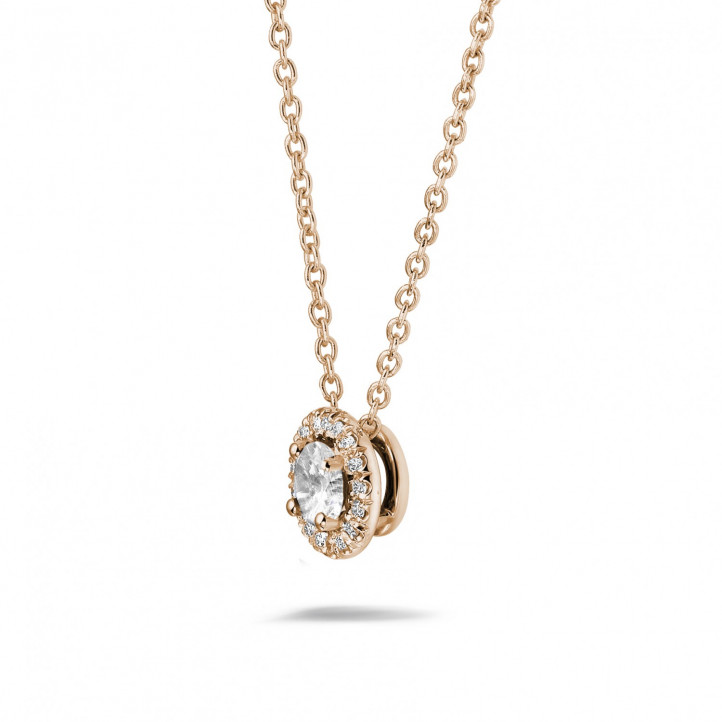 Collana con diamante halo da 0,50 carati in oro rosso