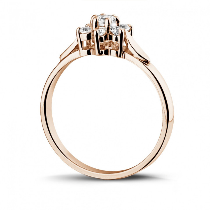 Anello con diamante da 0,30 carati a forma di fiore in oro rosso