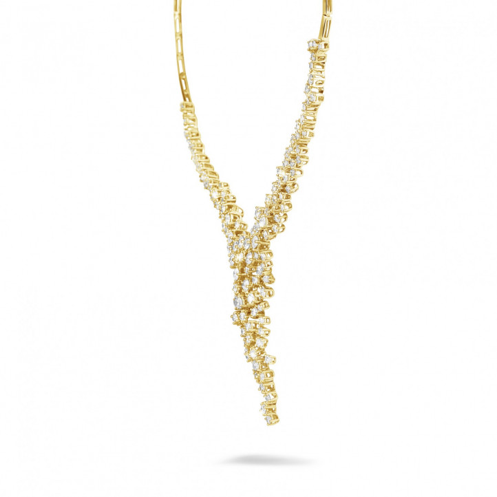 Collana con diamante da 5,90 carati in oro giallo