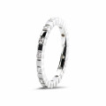 Anello impilabile con diamanti da 0,07 carati in oro bianco