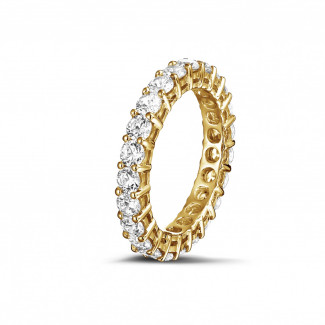 Anello eternity con diamanti da 2,30 carati in oro giallo