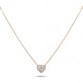 Collana a forma di cuore da 0,65 carati in oro rosso con diamanti rotondi