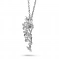 Vendita esclusiva BAUNAT (senza diritto di restituzione entro 30 giorni) - Pendente floreale con diamante da 0,35 carati in oro bianco (disponibile nella misura 42 cm)