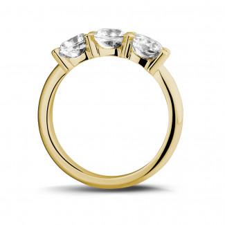 Anello trilogy da 2,05 carati in oro giallo con diamanti rotondi