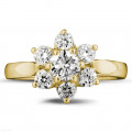 Anello con diamante a forma di fiore da 1,15 carati in oro giallo