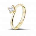 Anello solitario da 0,50 carati in oro giallo con diamante princess