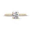 BAUNATアイコニック・ソリテール・リング、イエローゴールド、サイドダイヤモンドと2.00カラットのラウンドダイヤモンド付き