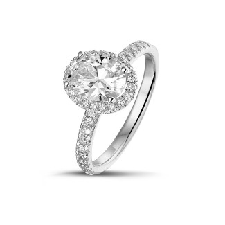 エンゲージリング - 1.00Ct halo ring in white gold with oval diamond