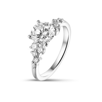 エンゲージリング - 1.00 carat solitaire cluster ring in white gold with a round diamond