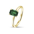 Solitaire ring in yellow gold with an emerald