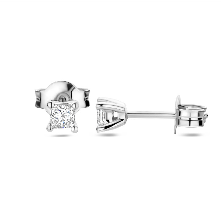 0.30 carat solitaire earrings with princess cut diamonds in white gold