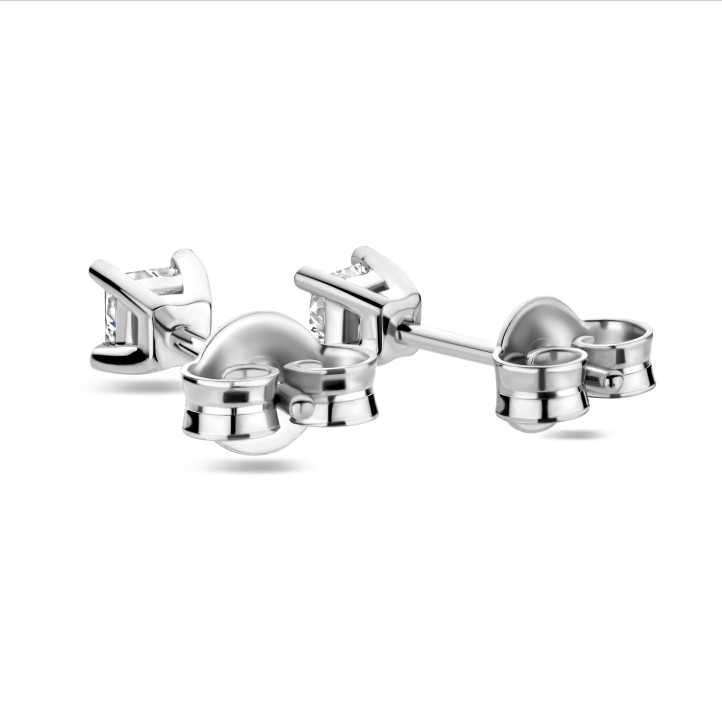 0.30 carat solitaire earrings with princess cut diamonds in white gold