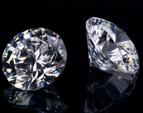 블랙 바탕에 2개의 리얼 천연 브릴리언트 다이아몬드 세팅