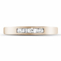 0.프린세스 다이아몬드가 세팅된 30캐럿 레드 골드 이터니티 링