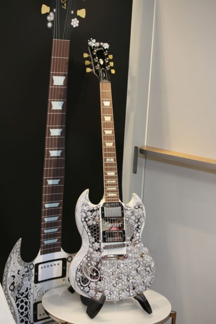 Keine Gitarre für Anfänger, diese Gibson mit ganzen 11.441 Diamanten - BAUNAT