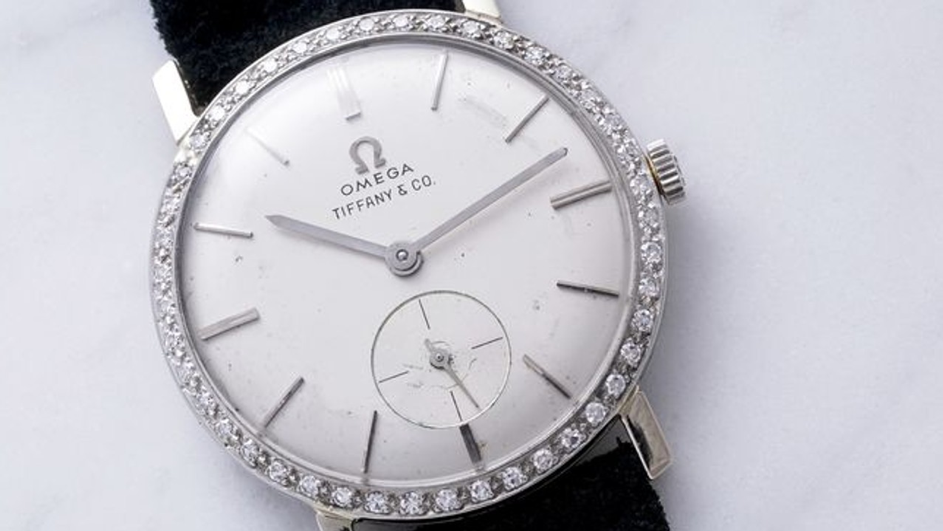 Möchten Sie auf diese Elvis-Uhr bieten? Oder Schmuck online kaufen? - BAUNAT