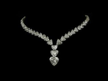 Halskette mit diamantförmigen Diamanten