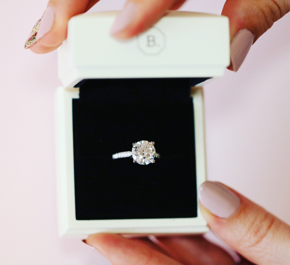 Verlobungsring mit konfliktfreiem Diamanten von BAUNAT