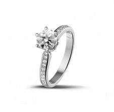Een solitaire ring met zijdiamanten ontwerpen kan de fonkeling versterken - BAUNAT 