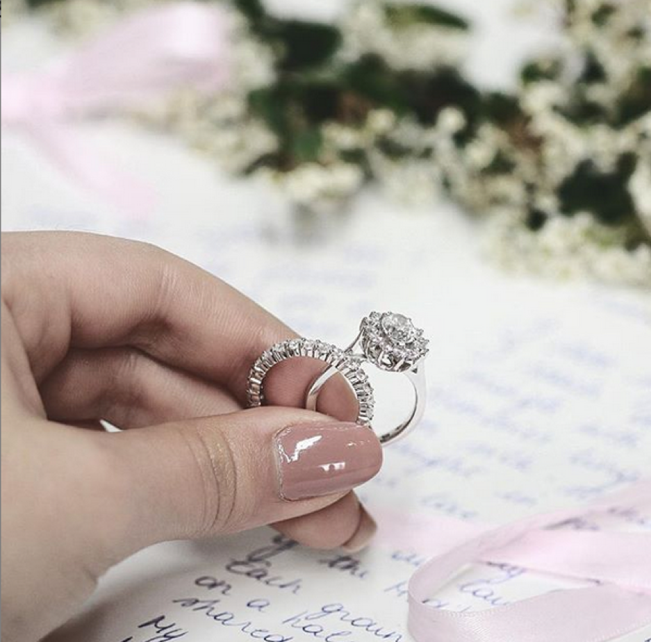 Verlobungsring und Ehering mit Diamanten von BAUNAT