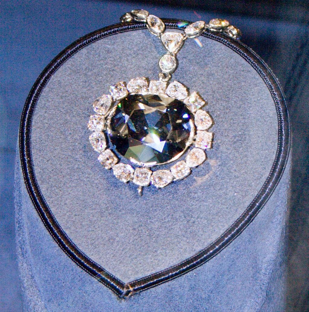 De bekende Hope diamant met zijn uitzonderlijke blauwe kleur - BAUNAT