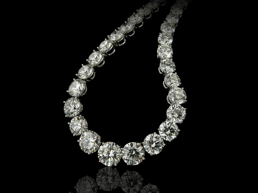 Een diamanten halsketting van juwelier BAUNAT