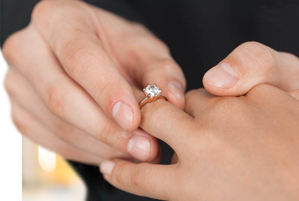 Der perfekte Heiratsantrag mit Diamantring - BAUNAT 