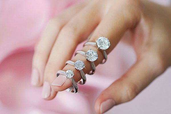 Diamantringe in verschiedenen Größen – BAUNAT