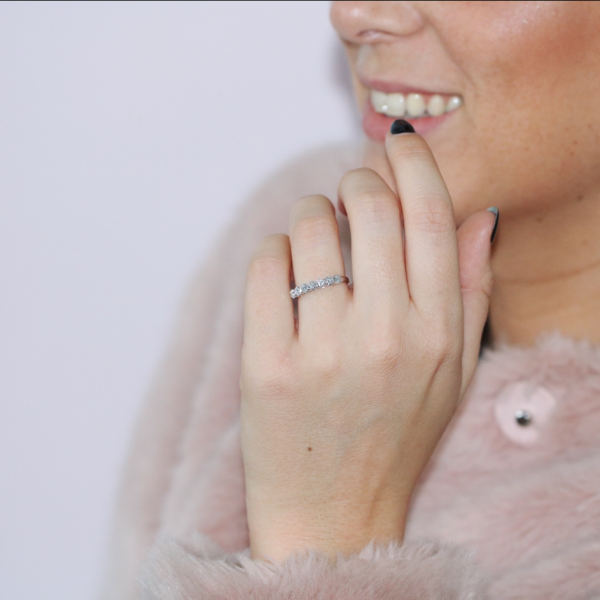 Halb besetzter Memoire Ring mit Diamanten von BAUNAT