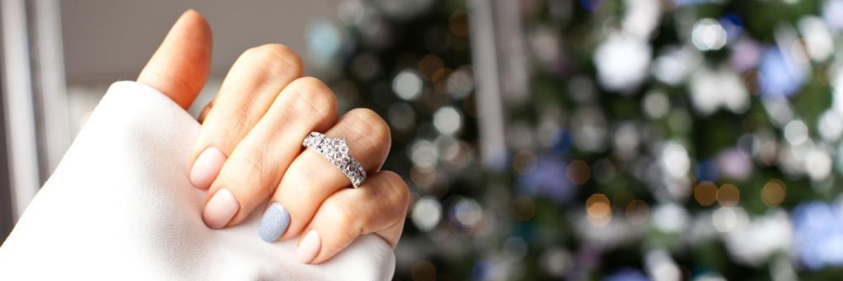 Uw verlovingsring graveren: wat u moet weten
