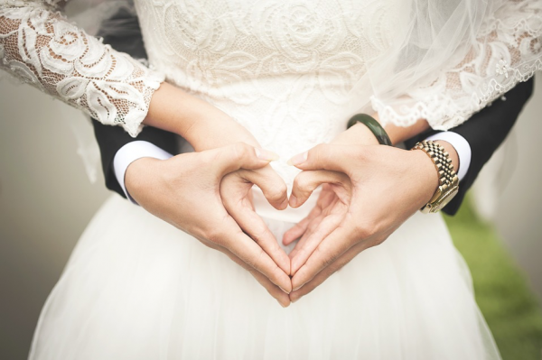 Es gibt kein größeres Symbol für Ihre Beziehung als die Ringe bei einer Hochzeit – BAUNAT